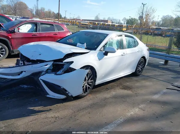 4T1G11AK3PU744160 2023 TOYOTA CAMRY - Image 2