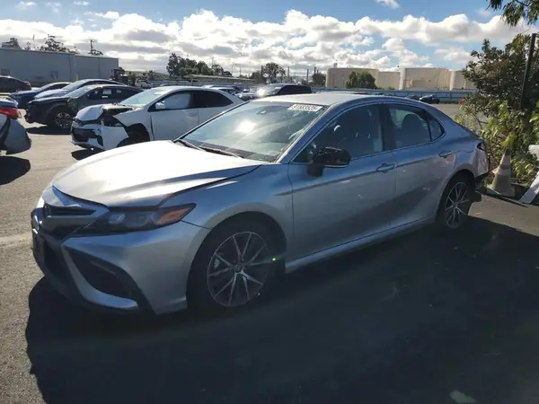 4T1G11AK3PU746992 2023 TOYOTA CAMRY - Image 1