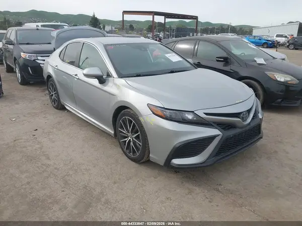 4T1G11AK3PU747026 2023 TOYOTA CAMRY - Image 1
