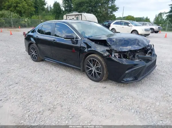 4T1G11AK3PU782620 2023 TOYOTA CAMRY - Image 1
