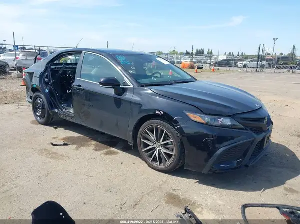 4T1G11AK3PU826700 2023 TOYOTA CAMRY - Image 1