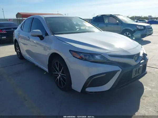 4T1G11AK3RU202320 2024 TOYOTA CAMRY - Image 1