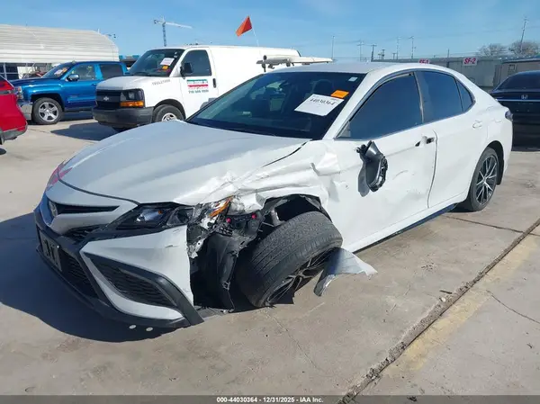 4T1G11AK3RU202320 2024 TOYOTA CAMRY - Image 2
