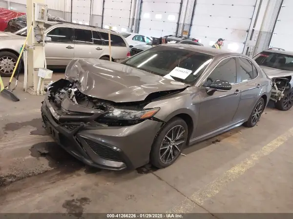 4T1G11AK3RU228724 2024 TOYOTA CAMRY - Image 2
