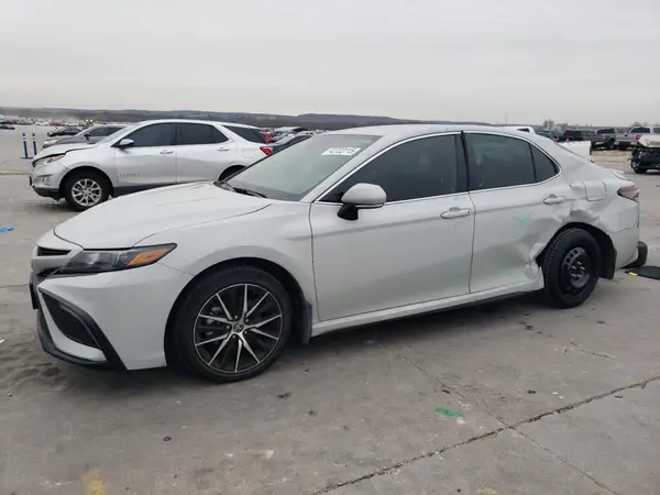 4T1G11AK3RU252067 2024 TOYOTA CAMRY - Image 1