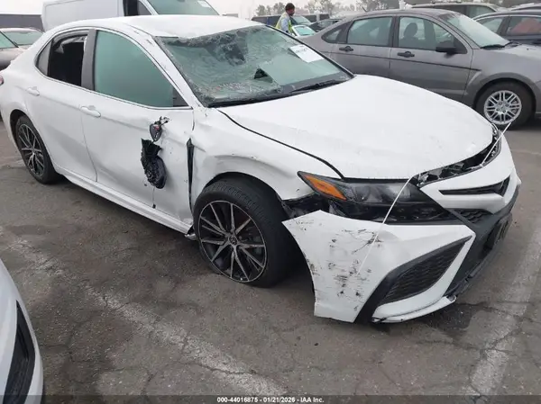 4T1G11AK3RU844715 2024 TOYOTA CAMRY - Image 1