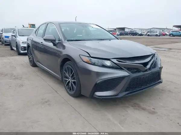 4T1G11AK3RU856900 2024 TOYOTA CAMRY - Image 1