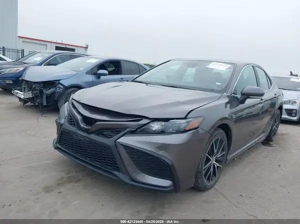 4T1G11AK3RU856900 2024 TOYOTA CAMRY - Image 2