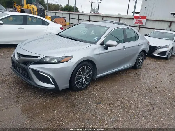 4T1G11AK3RU857206 2024 TOYOTA CAMRY - Image 2