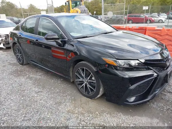 4T1G11AK3RU858243 2024 TOYOTA CAMRY - Image 1
