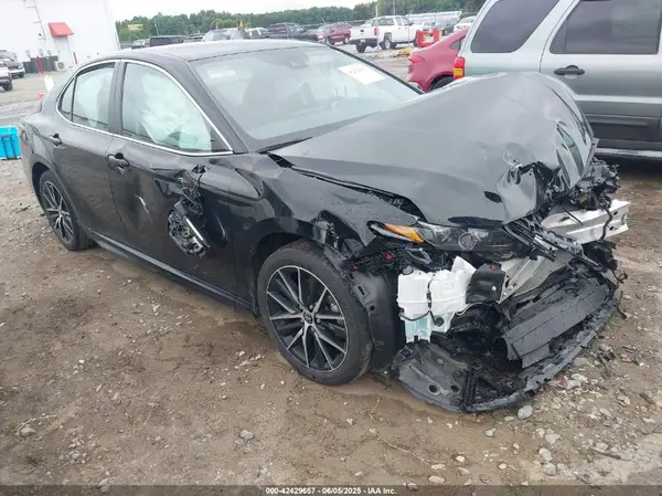 4T1G11AK3RU895762 2024 TOYOTA CAMRY - Image 1