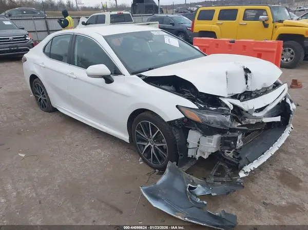 4T1G11AK3RU895843 2024 TOYOTA CAMRY - Image 1