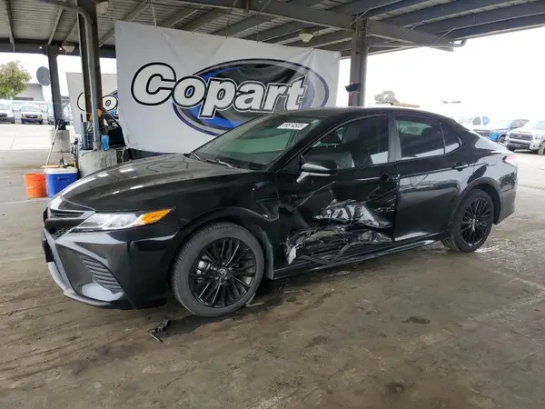 4T1G11AK4LU301087 2020 TOYOTA CAMRY - Image 1