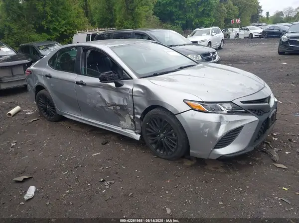 4T1G11AK4LU325633 2020 TOYOTA CAMRY - Image 1