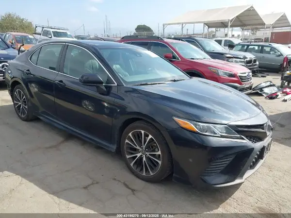 4T1G11AK4LU339418 2020 TOYOTA CAMRY - Image 1