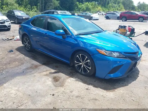 4T1G11AK4LU384035 2020 TOYOTA CAMRY - Image 1