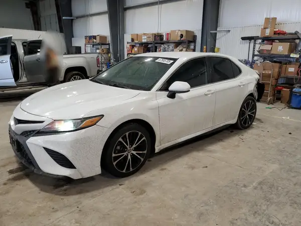 4T1G11AK4LU393897 2020 TOYOTA CAMRY - Image 1
