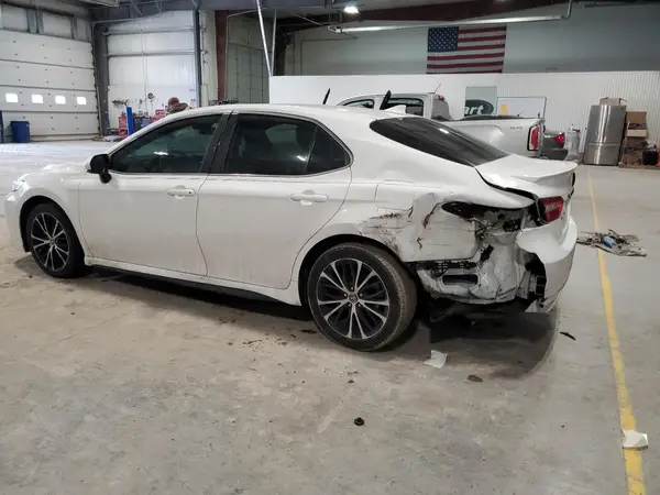 4T1G11AK4LU393897 2020 TOYOTA CAMRY - Image 2