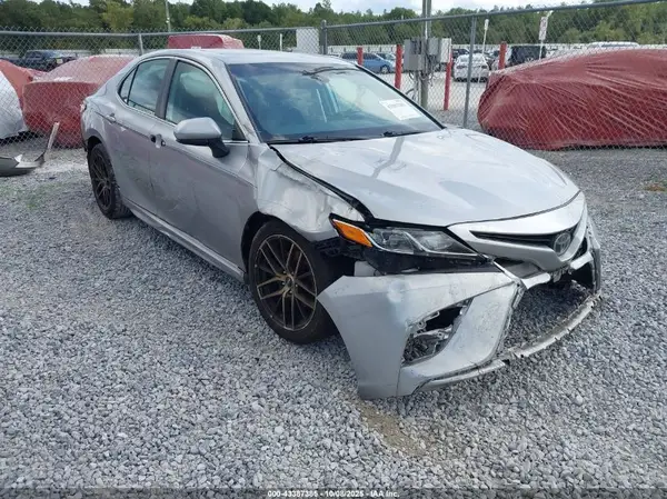 4T1G11AK4LU500866 2020 TOYOTA CAMRY - Image 1