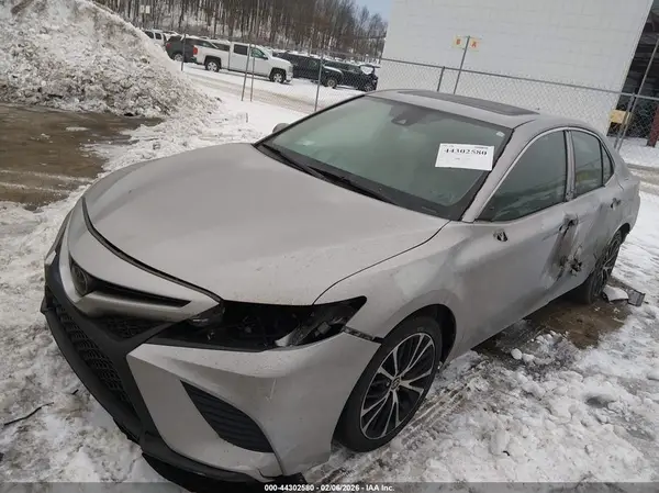 4T1G11AK4LU504156 2020 TOYOTA CAMRY - Image 2