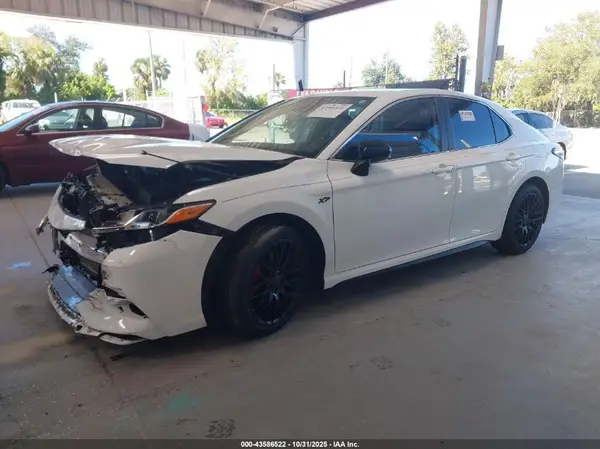 4T1G11AK4LU857903 2020 TOYOTA CAMRY - Image 2