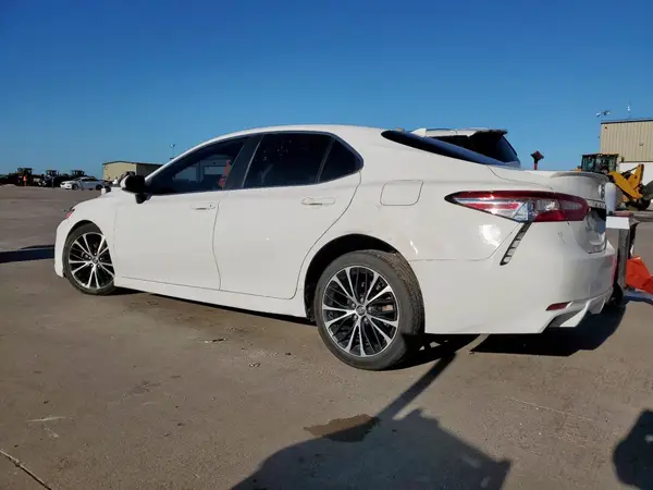 4T1G11AK4LU905660 2020 TOYOTA CAMRY - Image 2