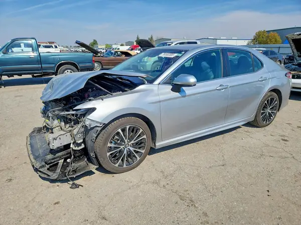 4T1G11AK4LU911975 2020 TOYOTA CAMRY - Image 1