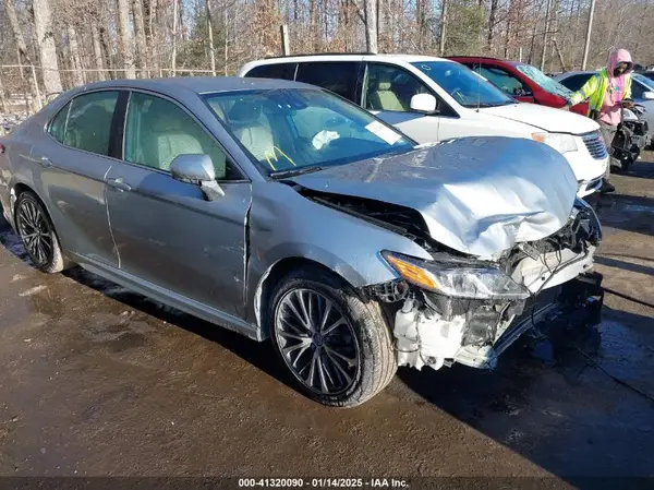 4T1G11AK4LU918490 2020 TOYOTA CAMRY - Image 1