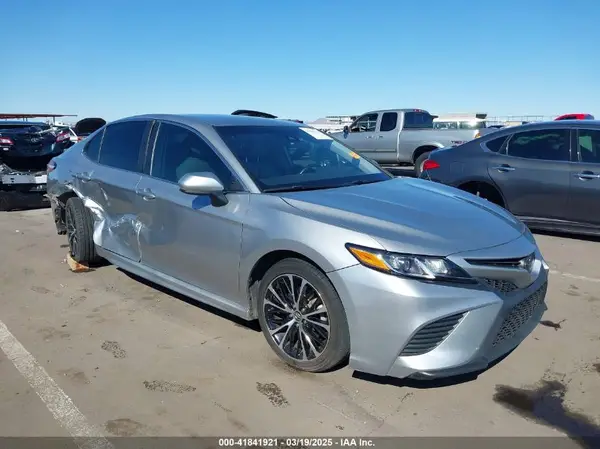 4T1G11AK4LU920093 2020 TOYOTA CAMRY - Image 1