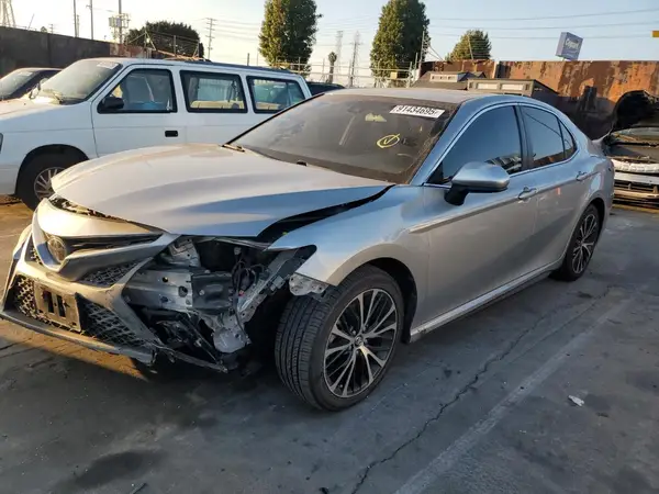 4T1G11AK4LU925214 2020 TOYOTA CAMRY - Image 1