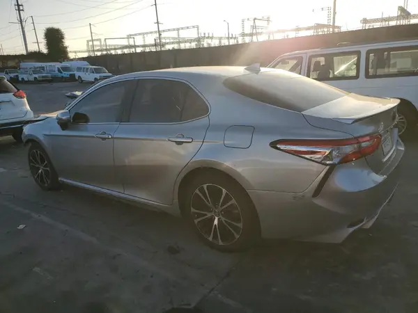 4T1G11AK4LU925214 2020 TOYOTA CAMRY - Image 2