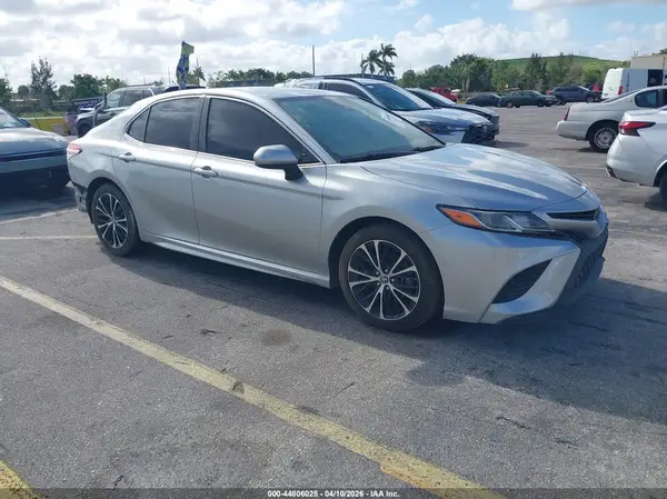 4T1G11AK4LU960738 2020 TOYOTA CAMRY - Image 1