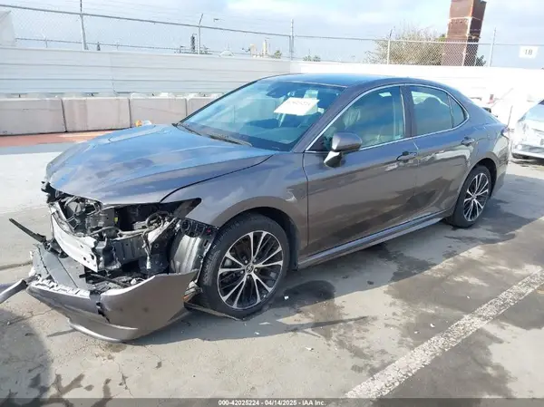 4T1G11AK4LU963381 2020 TOYOTA CAMRY - Image 2