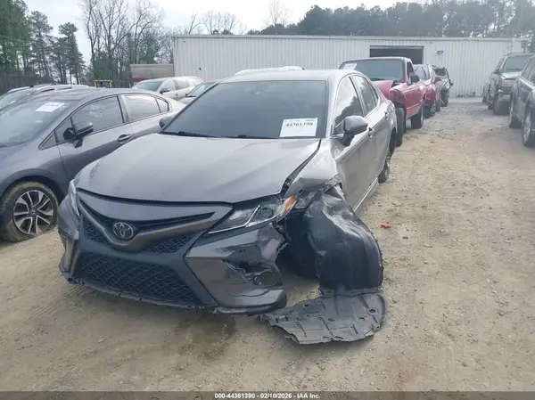 4T1G11AK4LU983646 2020 TOYOTA CAMRY - Image 2