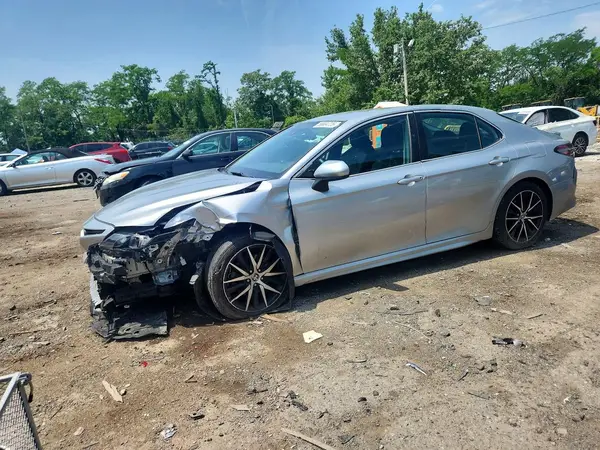 4T1G11AK4MU402549 2021 TOYOTA CAMRY - Image 1