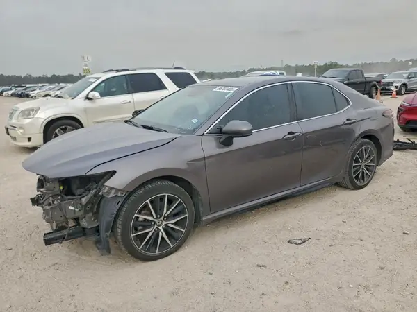 4T1G11AK4MU405712 2021 TOYOTA CAMRY - Image 1