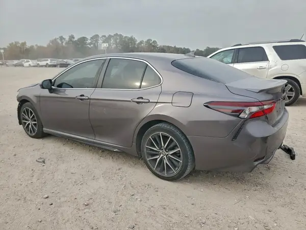 4T1G11AK4MU405712 2021 TOYOTA CAMRY - Image 2