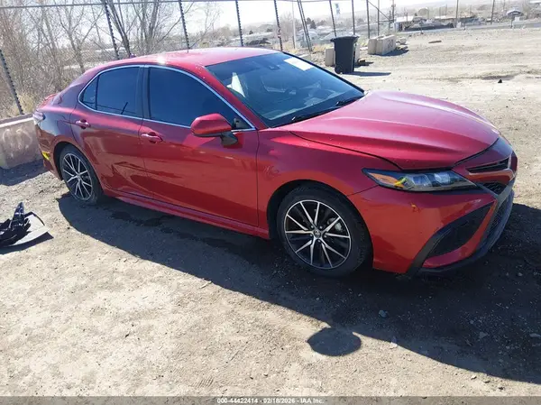 4T1G11AK4MU406536 2021 TOYOTA CAMRY - Image 1