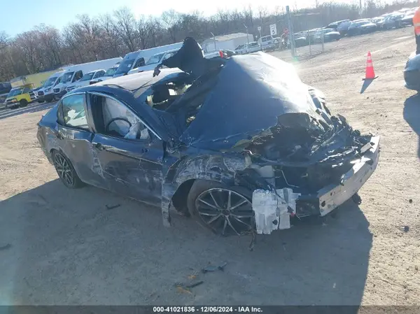 4T1G11AK4MU408710 2021 TOYOTA CAMRY - Image 1