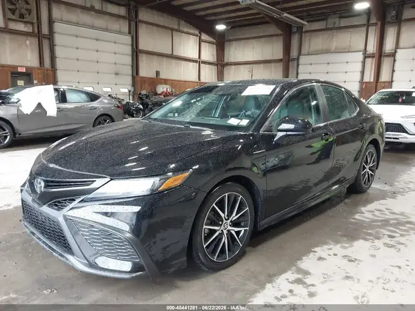 4T1G11AK4MU409386 2021 TOYOTA CAMRY - Image 2