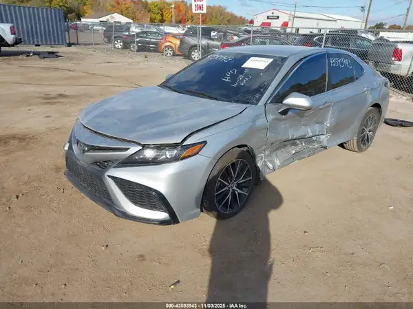 4T1G11AK4MU409422 2021 TOYOTA CAMRY - Image 2