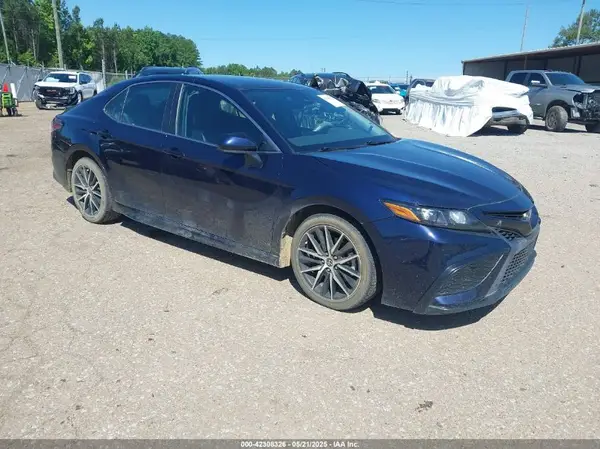 4T1G11AK4MU412434 2021 TOYOTA CAMRY - Image 1