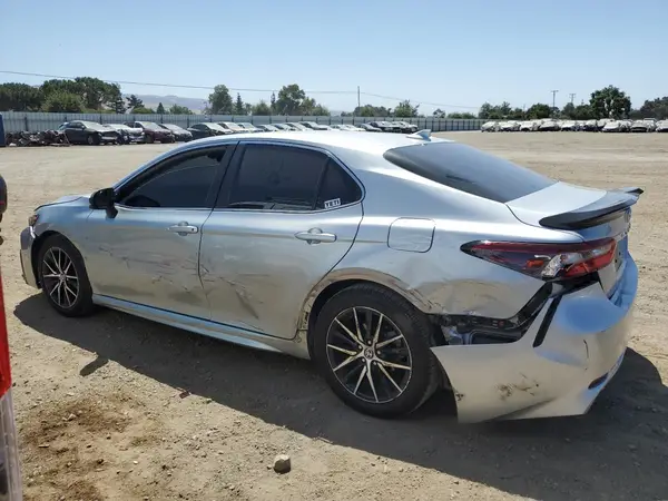 4T1G11AK4MU415768 2021 TOYOTA CAMRY - Image 2