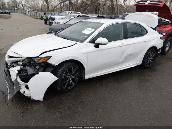 4T1G11AK4MU415964 2021 TOYOTA CAMRY - Image 2