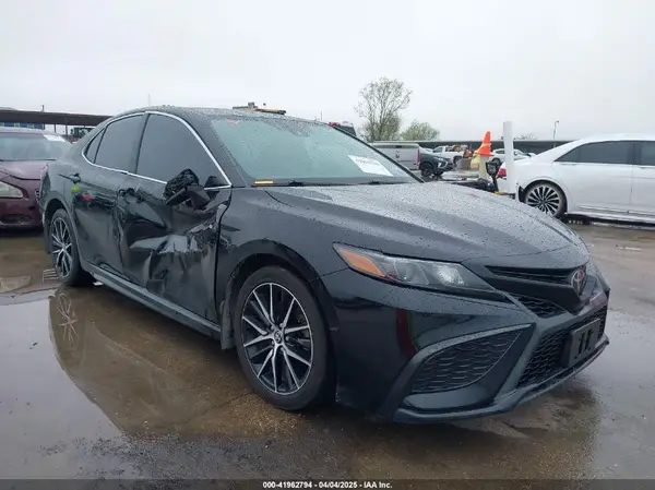 4T1G11AK4MU416564 2021 TOYOTA CAMRY - Image 1