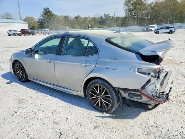 4T1G11AK4MU425524 2021 TOYOTA CAMRY - Image 2