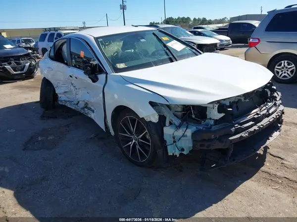 4T1G11AK4MU428908 2021 TOYOTA CAMRY - Image 1