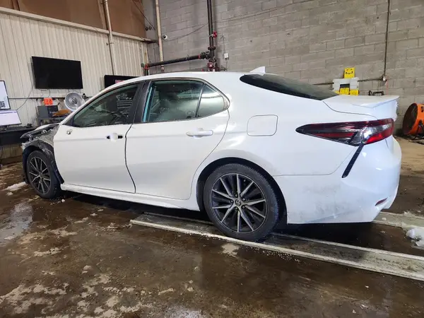 4T1G11AK4MU431646 2021 TOYOTA CAMRY - Image 2
