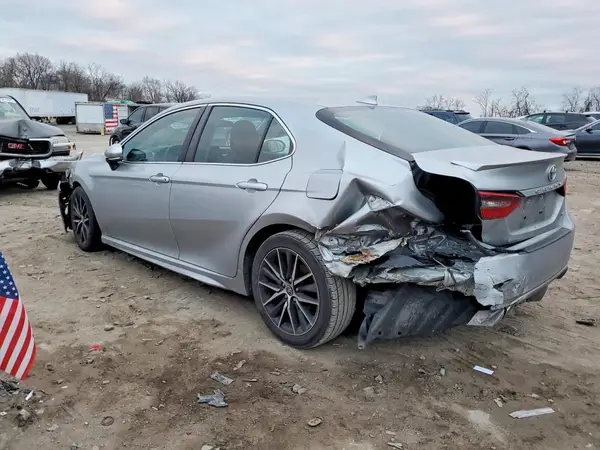 4T1G11AK4MU435020 2021 TOYOTA CAMRY - Image 2