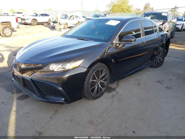 4T1G11AK4MU435745 2021 TOYOTA CAMRY - Image 2